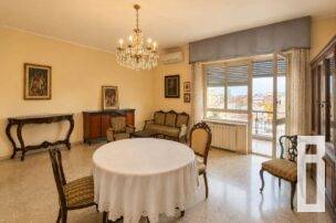 Appartamento in Vendita a CAGLIARI zona SAN BENEDETTO 5 Appartamento CAGLIARI SAN BENEDETTO